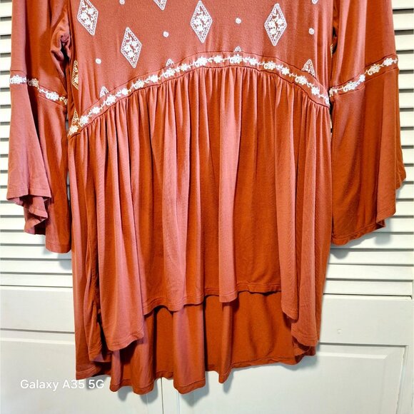 Torrid Rust Red Embroidered Diamond Pattern Babydoll Tunic Top Size 00 - Picture 2 of 7
